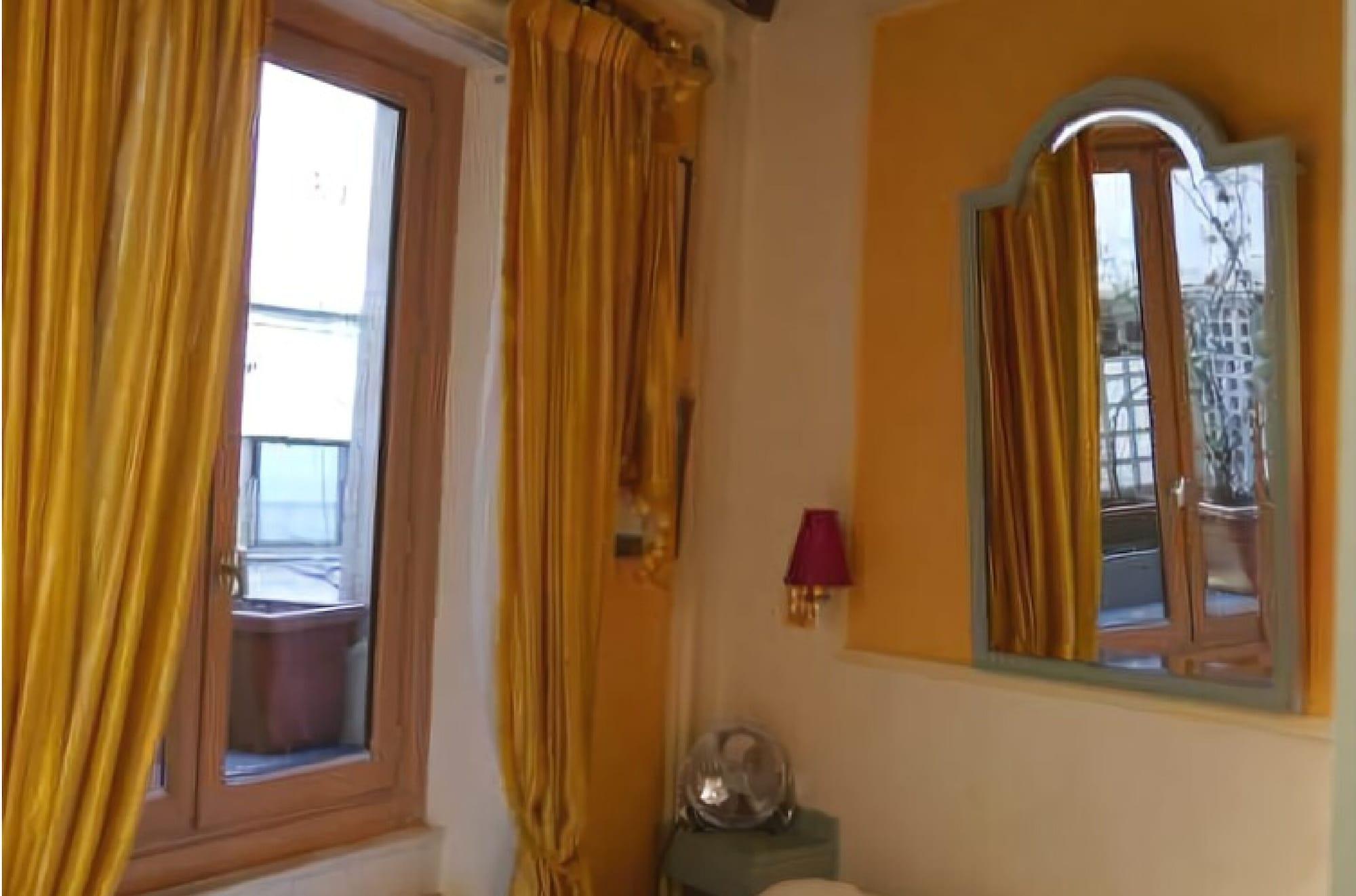 Hotel Les Degres De Notre Dame Paris Luaran gambar