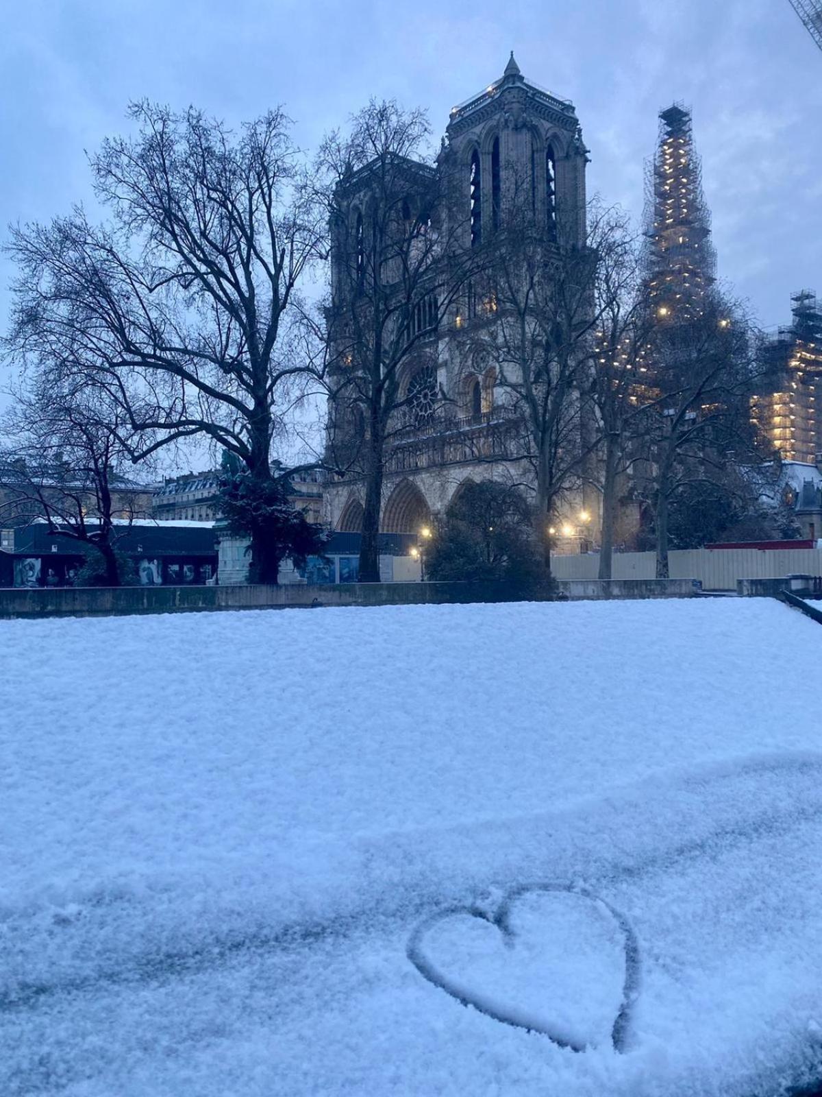 Hotel Les Degres De Notre Dame Paris Luaran gambar