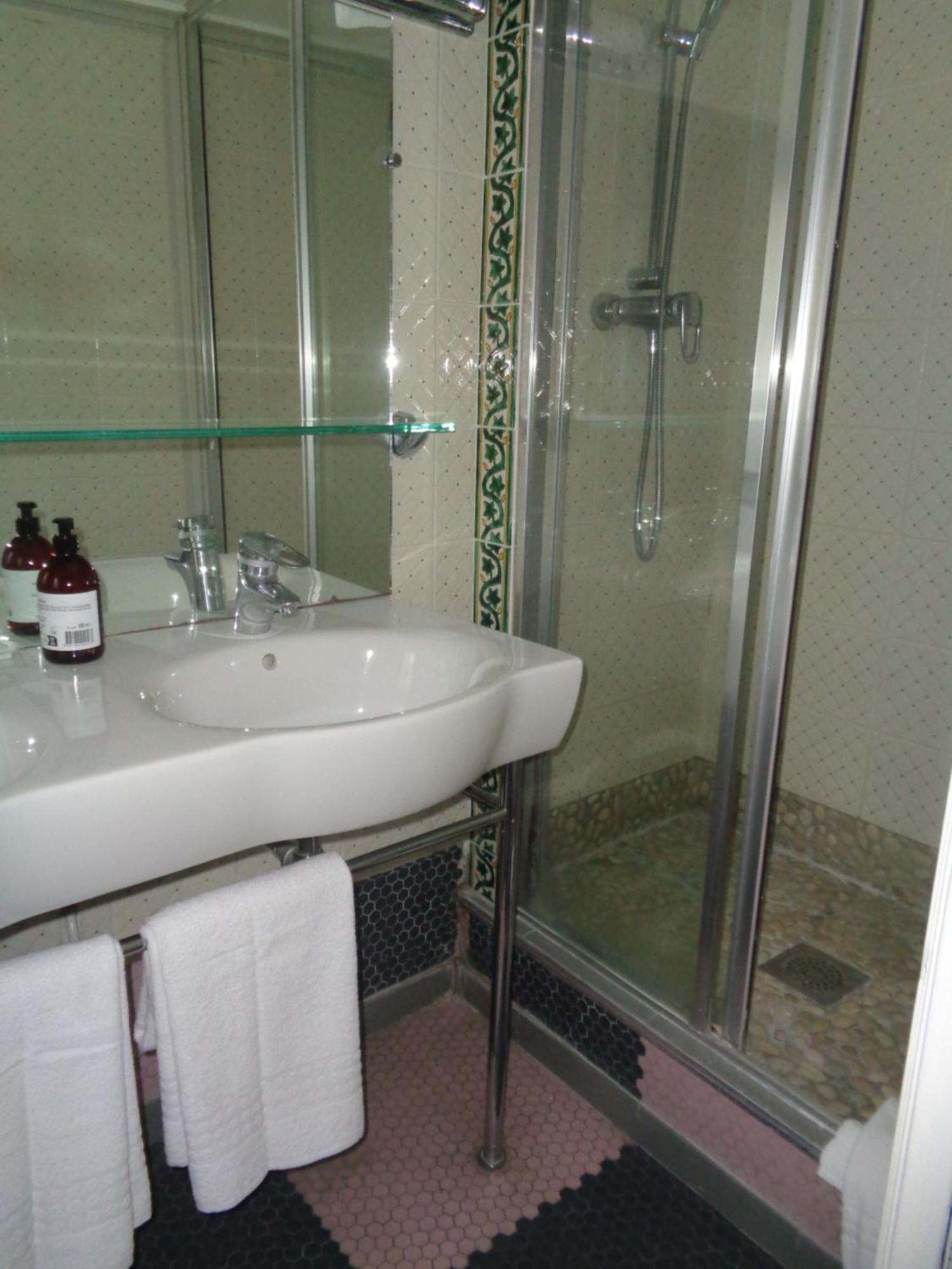 Hotel Les Degres De Notre Dame Paris Luaran gambar